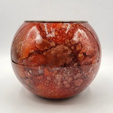 Vase boule en verre laqué aux tons rouges signé Jean Noël Bouillet XXème