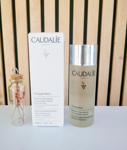 Caudalie vinoperfect essence - caudalie,