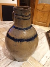 ancienne poterie cruche gravé