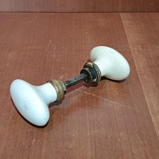 Paire d'ancienne poignée de porte en porcelaine blanche Ovale Monture Dorée 