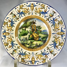 ANCIEN PLAT EN MAJOLIQUE ITALIENNE  A DECOR POLYCHROME 19ème ESPRIT URBINO