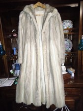 Long Manteau Beige En Fourrure