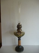 ART NOUVEAU DEBUT XXème - LAMPE A PETROLE RESERVOIR FLEURS EMAILLES - 58 CM