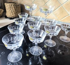 12 petits verres en cristal