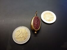 boucle d'oreille laiton et intaille XIXème de cire au soufre rouge,style antique