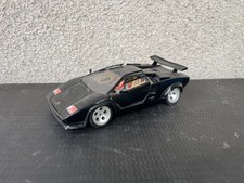 Voiture miniature 1/18 –