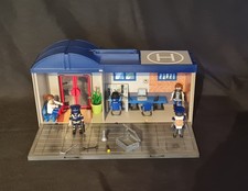 Playmobil police transportable tout équipée: personnages, mobiliers, accessoires