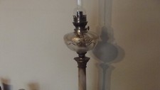 GRANDE LAMPE A PETROLE ANCIENNE A COLONNE EN ONYX ET PIED BRONZE