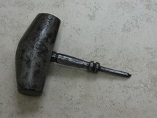 Coup de poing gibelet, outil ancien  de vigneron
