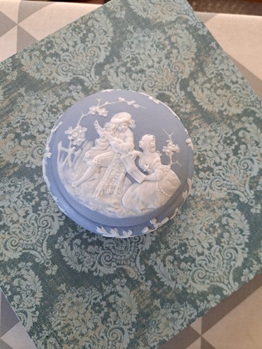Ancienne boîte bleu - ,
