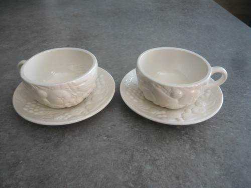 Tasses sous a - +,