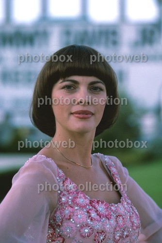 Mireille mathieu exclusive - mireille,