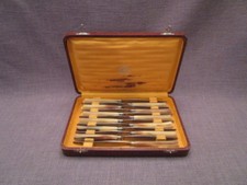 12 couteaux à fromage ou