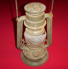 VERRE BRISÉ Ancienne lampe à pétrole militaire armée tcheque tempête métal