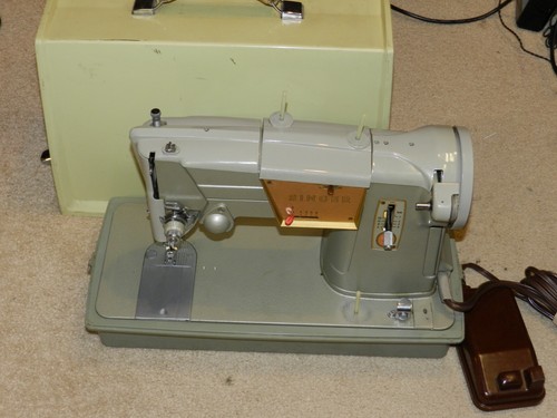 Singer sewing machine 328k - machine, w/