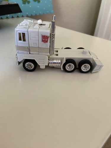 Vintage white ultra - magnus, cab