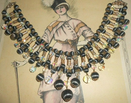 Superbe collier plastron