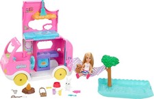 Barbie Coffret 2-En-1 Camping Car, Poupée Mannequin Chelsea avec Véhicule Transf