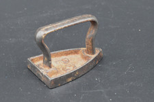 Ancien fer à repasser en fonte marqué PC collection poupée dinette couture