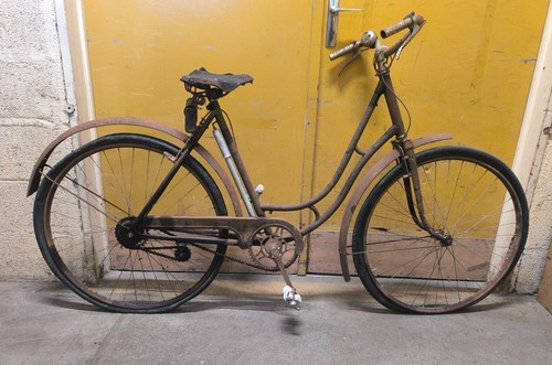 Ancien vélo hirondelle - ancien,