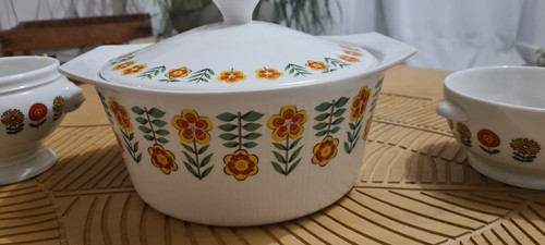 Lot pièces de vaisselle - de, 3