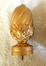 Boule d'escalier en Bois à Visser Ciselé et Peinture OR TBE