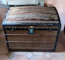 Ancienne malle bombée les Grands Magasins Du Louvre à restaurer c.1900