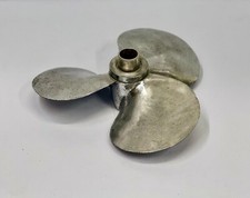 Ancienne hélice de bateau en