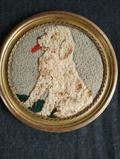 Tableau Rond Doré Avec Chien Tapisserie Vintage