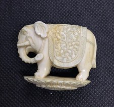Figurine d' éléphant, partie de tour de jeu d'échec sur boule de Canton, 19ème 