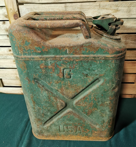 Ancien jerrycan militaire - jerrycan,