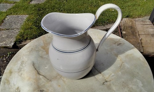 Ancien tres beau broc eau - et,