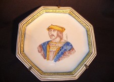 Assiette en faience hexagonale représentant un homme médiéval Monsieur de LAUTEC