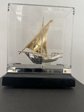 maquette de Bateau Voilier en métal sous Vitrine