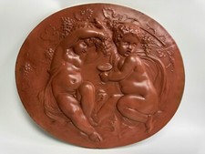 Grand médaillon en platre à patine terre cuite - Enfants de Bacchus - 67 x 57 cm