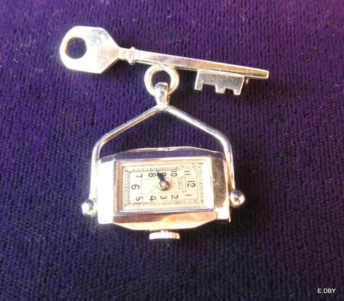 Ancien boitier broche - , clé
