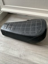 Très Belle Selle Yamaha 125 TY. Parfait État, Juste La Housse Abîmé.