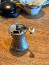 ancien Moulin à poivre en métal argenté ( régule)