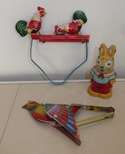 3 Jouets ancien mécanique coqs picorant, lapin &  oiseau chanteur vintage 1970 /