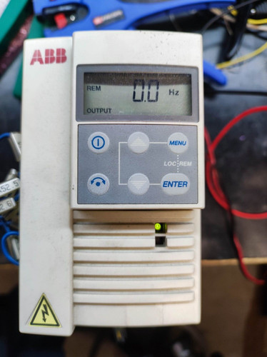 Variateur triphasé abb acs - triphasé,