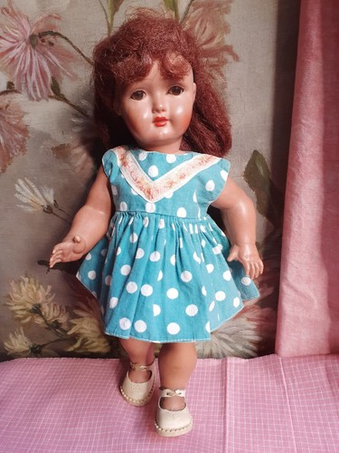 Une adorable poupée bella - une,