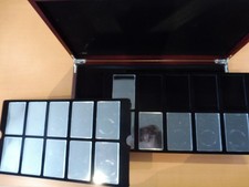 GRAND COFFRET BOIS 42X24CM  VIDE  20  EMPLACEMENTS 88 X 55 MM TRES BON ETAT (1)