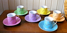 Service de 6 tasses à café de couleur avec soucoupes dans leur boite