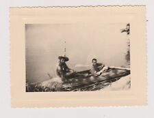 Snapshot argentique deux hommes sur barque canoe kayak canal de jonage Lyon