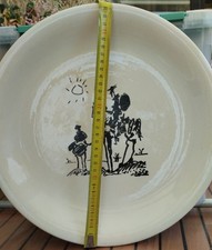 Grand plat signé Picasso 34 cm.Decor Don Quichotte faiene fine Salins annees 50