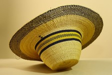 Chapeau de paille tissé à la