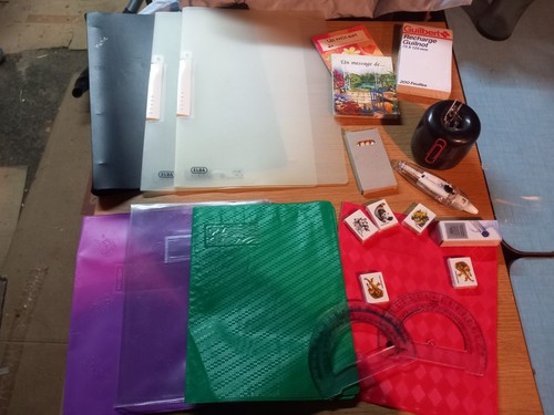 Lot fournitures scolaire - de,