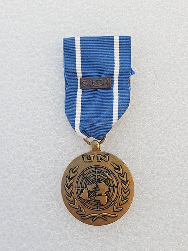 Onu médaille pour service - pour, à