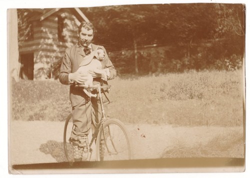 Homme vélo tenant - vélo,