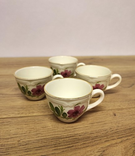 Lot petites tasses à - 4,